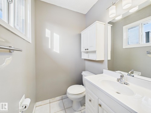 352 Huffman Crescent, Edmonton, AB - Indoor Photo Showing Bathroom