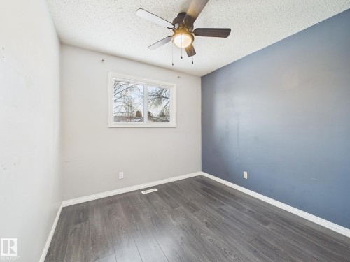 352 Huffman Crescent, Edmonton, AB - Indoor Photo Showing Other Room
