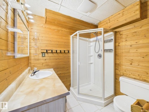 352 Huffman Crescent, Edmonton, AB - Indoor Photo Showing Bathroom