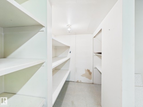 352 Huffman Crescent, Edmonton, AB - Indoor With Storage