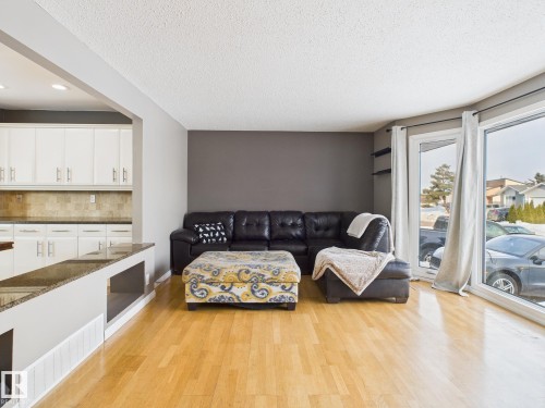 352 Huffman Crescent, Edmonton, AB - Indoor