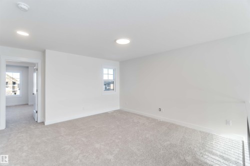 2215 4 Avenue, Edmonton, AB - Indoor Photo Showing Other Room
