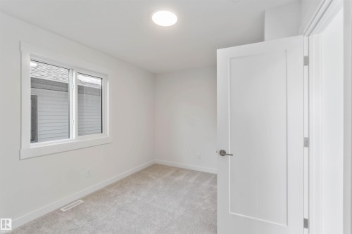2215 4 Avenue, Edmonton, AB - Indoor Photo Showing Other Room