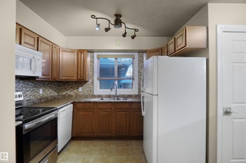 12411 132 Avenue, Edmonton, AB - Indoor Photo Showing Kitchen With Double Sink