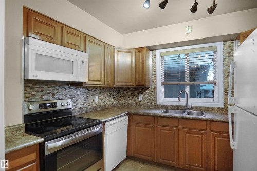 12411 132 Avenue, Edmonton, AB - Indoor Photo Showing Kitchen With Double Sink