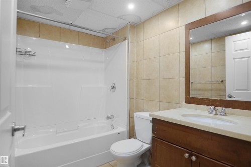 12411 132 Avenue, Edmonton, AB - Indoor Photo Showing Bathroom