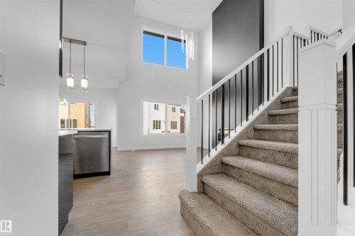 911 18 Avenue, Edmonton, AB - Indoor Photo Showing Other Room