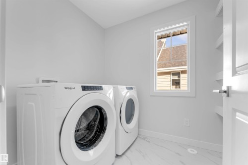 911 18 Avenue, Edmonton, AB - Indoor Photo Showing Laundry Room