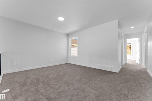 911 18 Avenue, Edmonton, AB - Indoor Photo Showing Other Room