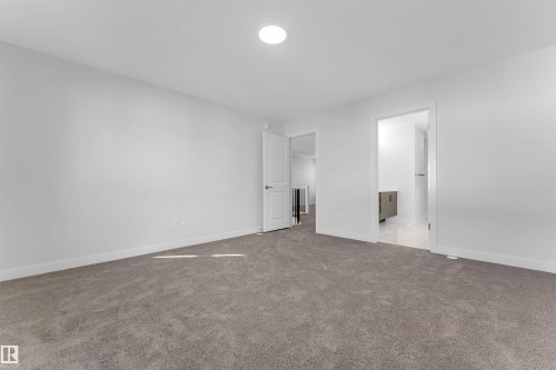 911 18 Avenue, Edmonton, AB - Indoor Photo Showing Other Room