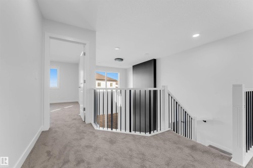 935 18 Avenue, Edmonton, AB - Indoor Photo Showing Other Room