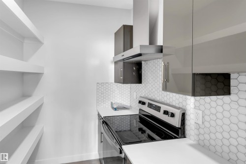 935 18 Avenue, Edmonton, AB - Indoor