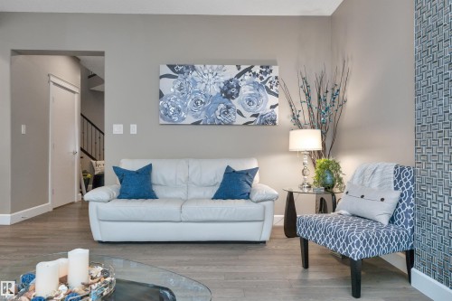 1958 Ainslie Link, Edmonton, AB - Indoor Photo Showing Living Room