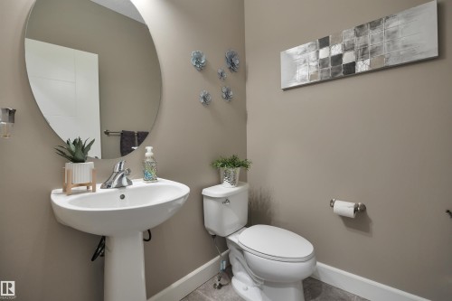 1958 Ainslie Link, Edmonton, AB - Indoor Photo Showing Bathroom