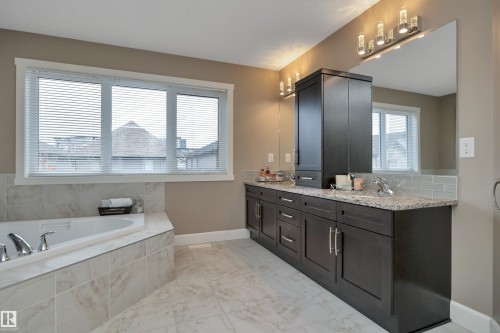 1958 Ainslie Link, Edmonton, AB - Indoor Photo Showing Bathroom