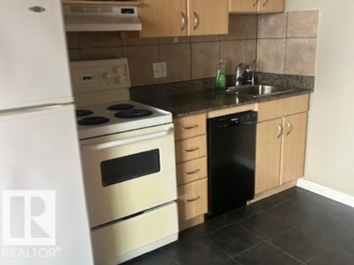 1507 10024 Jasper Avenue, Edmonton, AB - Indoor Photo Showing Kitchen