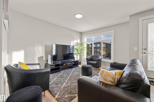 7828 Koruluk Link Link, Edmonton, AB - Indoor Photo Showing Living Room