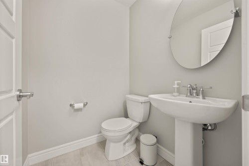 7828 Koruluk Link Link, Edmonton, AB - Indoor Photo Showing Bathroom