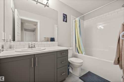 7828 Koruluk Link Link, Edmonton, AB - Indoor Photo Showing Bathroom