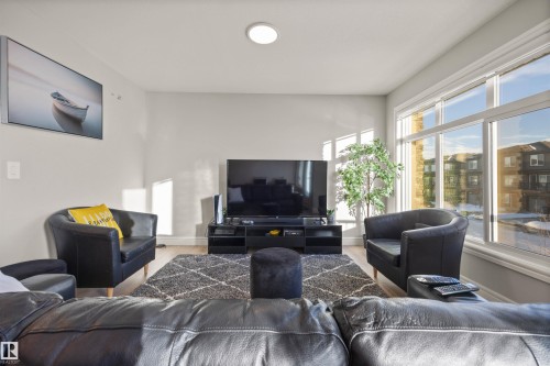 7828 Koruluk Link Link, Edmonton, AB - Indoor Photo Showing Living Room