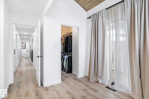 Hall with light wood-style floors and vaulted ceiling - 38 Woodcrest Avenue, St. Albert, AB - Indoor Photo Showing Other Room