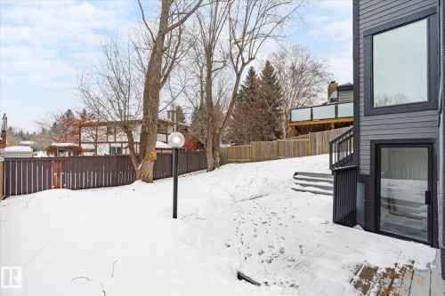 Snowy yard with a fenced backyard - 38 Woodcrest Avenue, St. Albert, AB - Outdoor