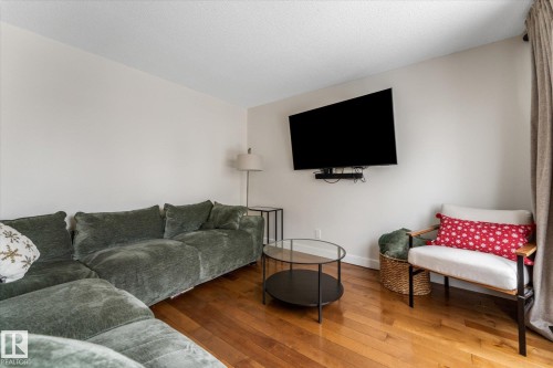 Living area with wood-type flooring and baseboards - 289 Grandin Village, St. Albert, AB - Indoor Photo Showing Living Room
