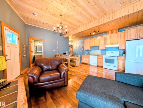 9 Upper Crescent, Rural Lesser Slave River M.D., AB - Indoor Photo Showing Living Room