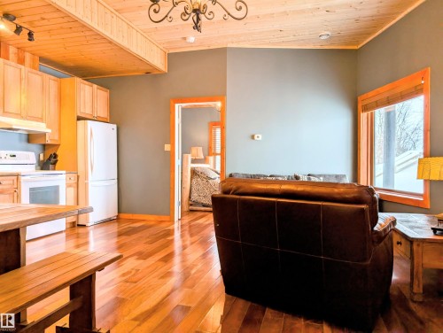 9 Upper Crescent, Rural Lesser Slave River M.D., AB - Indoor Photo Showing Kitchen