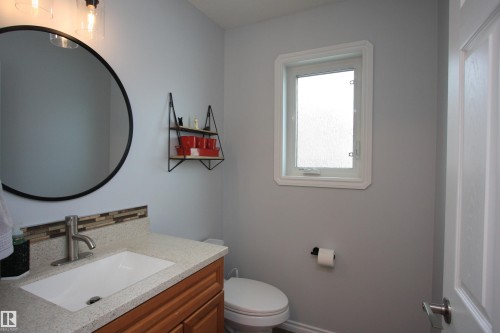 7514 40 Ave, Camrose, AB - Indoor Photo Showing Bathroom