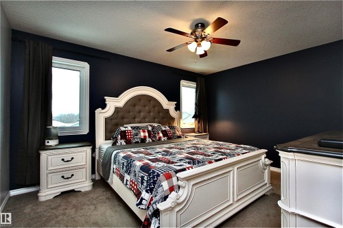 7514 40 Ave, Camrose, AB - Indoor Photo Showing Bedroom