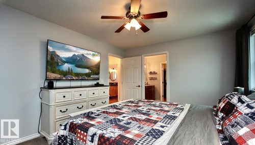 7514 40 Ave, Camrose, AB - Indoor Photo Showing Bedroom