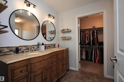 7514 40 Ave, Camrose, AB - Indoor Photo Showing Bathroom