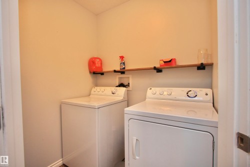 7514 40 Ave, Camrose, AB - Indoor Photo Showing Laundry Room
