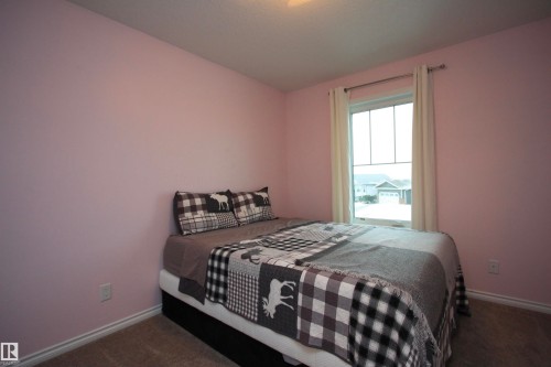 7514 40 Ave, Camrose, AB - Indoor Photo Showing Bedroom