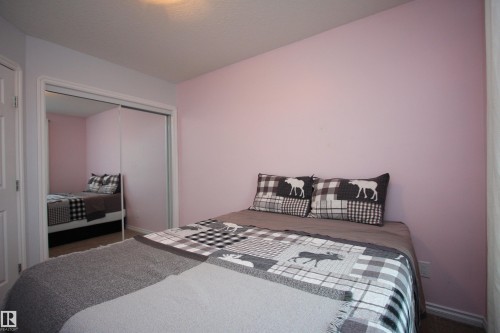 7514 40 Ave, Camrose, AB - Indoor Photo Showing Bedroom