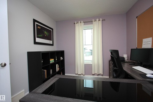 7514 40 Ave, Camrose, AB - Indoor Photo Showing Office