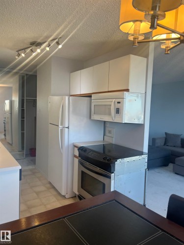 1504 10150 117 Street, Edmonton, AB - Indoor Photo Showing Kitchen