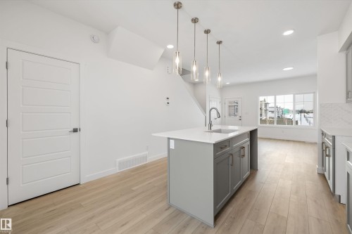 18119 85 Street, Edmonton, AB - Indoor Photo Showing Kitchen With Upgraded Kitchen