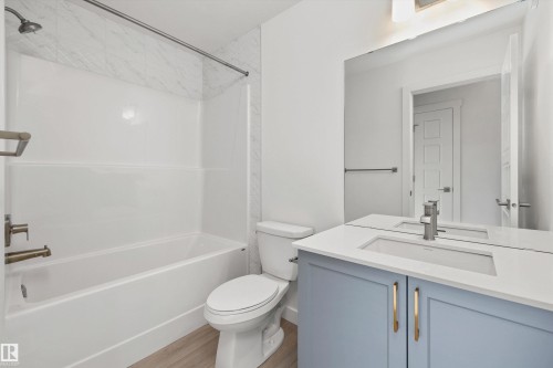 4182 Kinglet Drive, Edmonton, AB - Indoor Photo Showing Bathroom