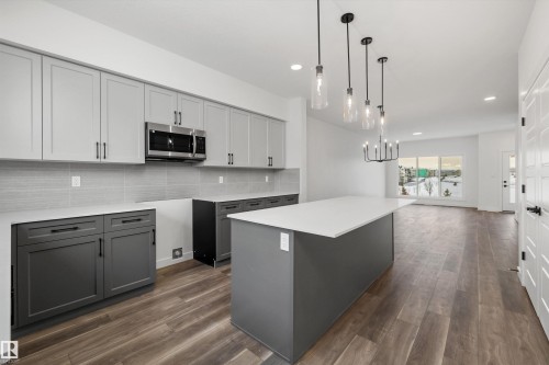 18131 85 Street, Edmonton, AB - Indoor Photo Showing Kitchen With Upgraded Kitchen