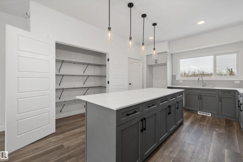 18131 85 Street, Edmonton, AB - Indoor Photo Showing Kitchen With Upgraded Kitchen