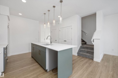 4184 Kinglet Drive, Edmonton, AB - Indoor Photo Showing Kitchen With Upgraded Kitchen