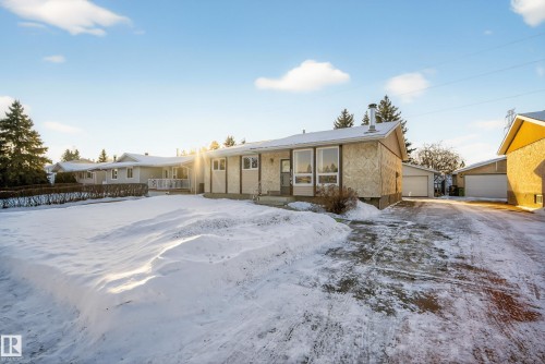 View of front of home featuring a garage - 1704 89 Street, Edmonton, AB - Outdoor