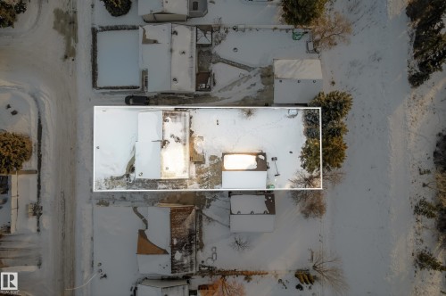 Aerial view of property and surrounding area featuring property boundaries highlighted - 1704 89 Street, Edmonton, AB - 