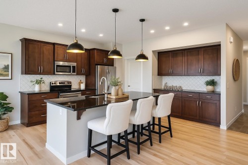 237 Sheppard Circle, Leduc, AB - Indoor Photo Showing Kitchen With Upgraded Kitchen