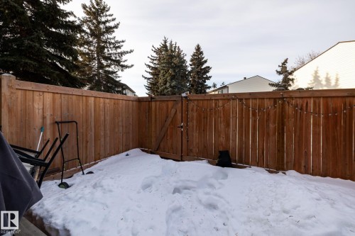 Fenced yard with a gate - 1346 Lakewood Road W, Edmonton, AB - Outdoor