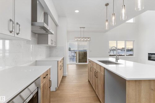 740 Astoria Way, Devon, AB - Indoor Photo Showing Kitchen With Double Sink With Upgraded Kitchen