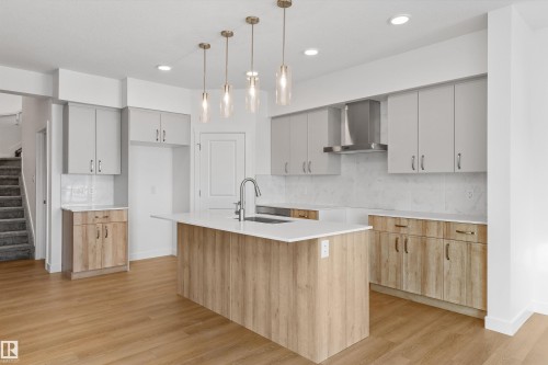 740 Astoria Way, Devon, AB - Indoor Photo Showing Kitchen With Upgraded Kitchen