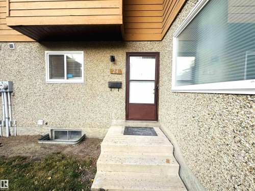 Property entrance featuring stucco siding - 24 3812 20 Avenue, Edmonton, AB - Outdoor With Exterior